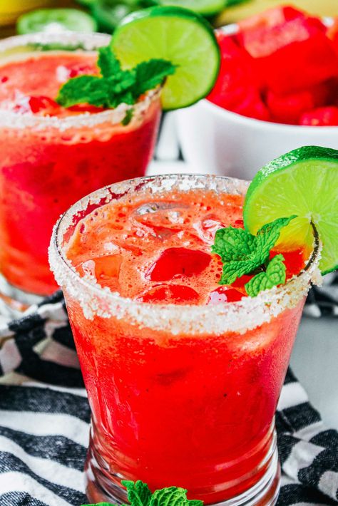 Watermelon Mint Margarita - Boozy Watermelon Drink Recipe Watermelon Mint Margarita, Mint Margarita Recipe, Boozy Watermelon, Watermelon Recipes Drinks, Mint Margarita, S Mores Cookies, Margarita On The Rocks, Watermelon Drink, Lemon Sugar Cookies