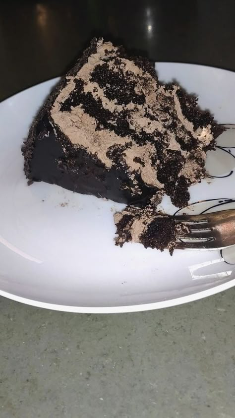 Cake At Night Aesthetic, Cake Streaks Snapchat, Cake Piece Aesthetic, New Year Cake Snap, Fake Snapchat Streaks Food, Fake Chocolate Snap, Fake Cake Snap, Piece Of Cake Aesthetic, Night Food Snapchat