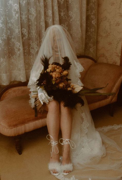 Retro Wedding Theme, Vegas Bride, Rock N Roll Wedding, Rock Wedding, Dark Wedding, Rock N Roll Bride, Moody Wedding, Victorian Wedding, Retro Wedding