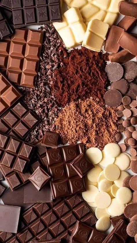 Chocolate Aesthetic Photography, Chocolates Photography, Eating Chocolate, Chocolate Pictures, Dairy Milk Chocolate, Snack Mix Recipes, Chocolate Heaven, Chocolate Art, Artisan Chocolate