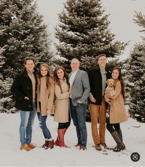 Winter Family Photos What To Wear Outdoor, Christmas Photoshoot Family Outfit Rustic, Black Gray Tan White Family Pictures, Snowy Outdoor Family Photos, Snowy Family Pictures Outfit, Family Of 8 Christmas Pictures, Christmas Family Photos Teenage, Winter Outside Family Pictures, Cute Winter Family Picture Ideas