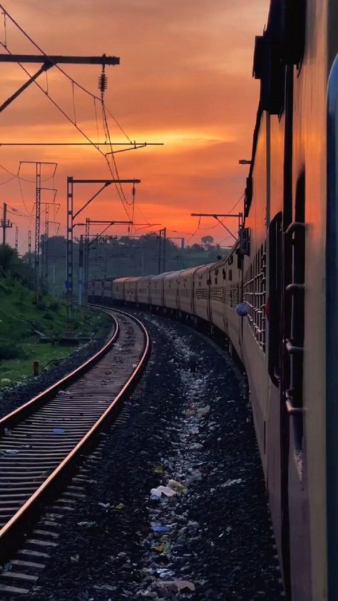 Aesthetic Videography, Aesthetic Reel, Sunset Video, Hd Sky, Reel Video, Train Video, Dark Color Palette, Travel Pictures Poses, Dark Nature Aesthetic