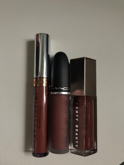 Brown Lip Gloss Aesthetic, Brown Lipgloss Aesthetic, Brown Lip Products, Brown Lipstick Aesthetic, Brown Lippies, Brown Glossy Lips, Brown Red Lipstick, Nude Brown Lipstick, Brown Lipgloss