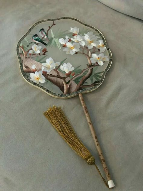 Chinese Fans, Chinese Accessories, Chinese Fan, Chinese Embroidery, Bridal Purse, Japanese Embroidery, Silk Ribbon Embroidery, Suzhou, Wedding Dance