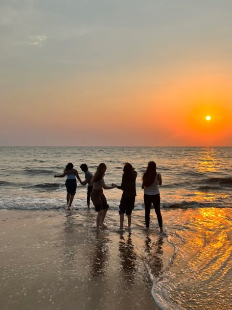 Sunset Pics With Friends, Aesthetics Beach, Buddha Background, Promise To Myself, Goa Outfits, Beach With Friends, Nandi Hills, Goa Travel, Beach Photo Inspiration