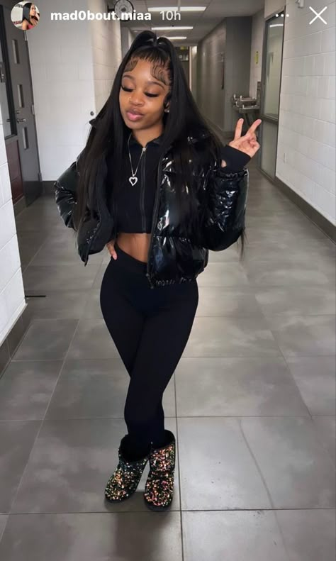 Chill Baddie Outfits Fall, Essential Outfits For Women, Dope Swag Outfits Winter, Birthday Outfit Ideas For Women Casual, All Black Outfits Black Women, Baddie Fits Winter, Cute Outfits Cold Weather, Baddie Thanksgiving Outfits, Fall Fits Baddie