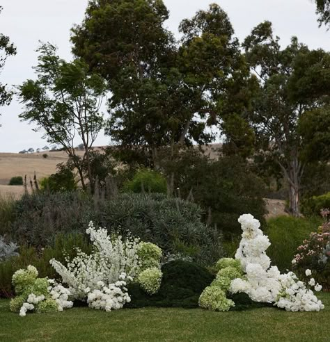 Outdoor Wedding Altars, Wedding Ceremony Floral Arch, Villa Astor, Ojai Wedding, Flower Boquet, Courtyard Wedding, Wedding Alters, Country Garden Weddings, Wedding Ceremony Arch