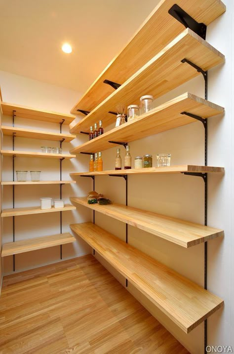 Desain Pantry Dapur, Store Shelves Design, Ikea Hallway, Pantry Room, Grocery Store Design, Desain Pantry, Pantry Remodel, Colour Hallway, Supermarket Design