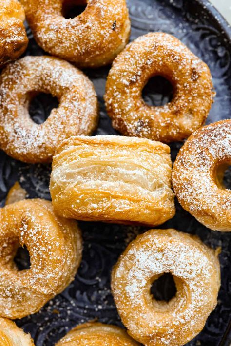 Easy Homemade Cronuts Recipe | The Recipe Critic Crawler Donut Recipe, Cronut Recipe Puff Pastry, Croissant Doughnut Recipe, Cronut Recipe From Scratch, Cronuts Recipe Easy Crescent Rolls, Cruller Donut Recipe, Glee Party, Cronuts Recipe, French Cruller Donut