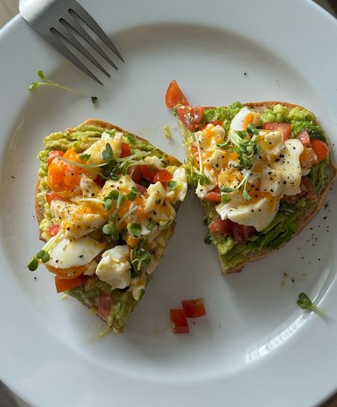 Egg On Toast Breakfast Ideas, Healthy Food Aestethic, Eating Healthy Aesthetic, Breakfast Ideas Healthy Aesthetic, Healthy Dinner Aesthetic, Healthy Recipes Aesthetic, Food Recipes Aesthetic, Breakfast Ideas Aesthetic, Egg Toast Breakfast