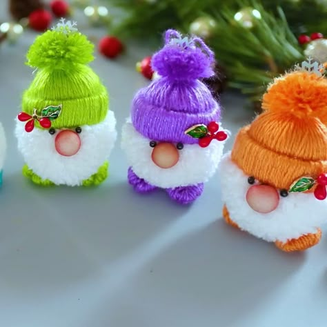 Yarn Santa Ornament, Yarn Snowmen Crafts, Gnomes Made From Yarn, Christmas Nomes Yarn, Gnomes With Yarn, Christmas Yarn Hat Ornaments, Gnome Projects, Miniature Gnomes, Diy Gnome Ornaments With Yarn