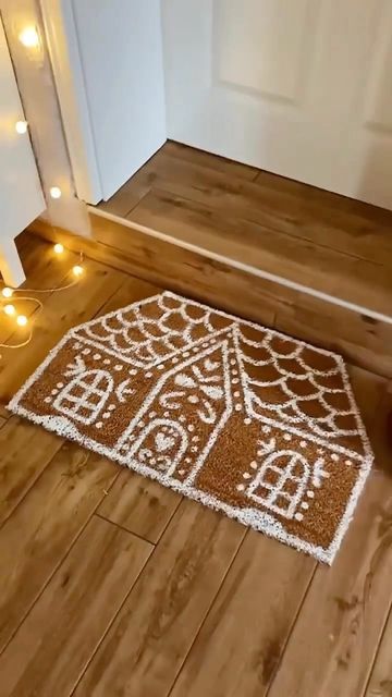 Before & After | Design Ideas on Instagram: "DIY Christmas Doormat 💡Tag someone & Follow @beforeafter_ideas for more ✨ By: @like_a_feather • If you’re the owner of this content and want it removed please send us a DM. Thanks 📩" Christmas Dorm Decorations, Before After Design, Cute Door Mats, Christmas Door Mat, Outdoor Christmas Diy, Diy Christmas Door, Christmas Entry, Door Mat Diy, Halloween Door Mat