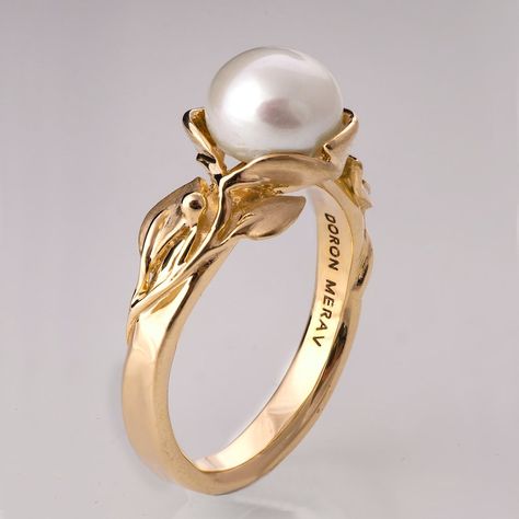 Pearl Solitaire Ring, Art Nouveau Rings Engagement, Pearl Rings In Gold, Engagement Ring Leaves, Leaves Engagement Ring, Pearl Ring Design, Pearl Rings Vintage, Gold Leaf Rings, Ring Pearl