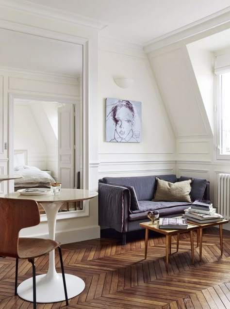 Small French Apartment, French Apartment Interior, Small Parisian Apartment, Small Paris Apartment, French Style Apartment, Paris Apartment Interiors, Parisian Living Room, Paris Interiors, Parisian Interior