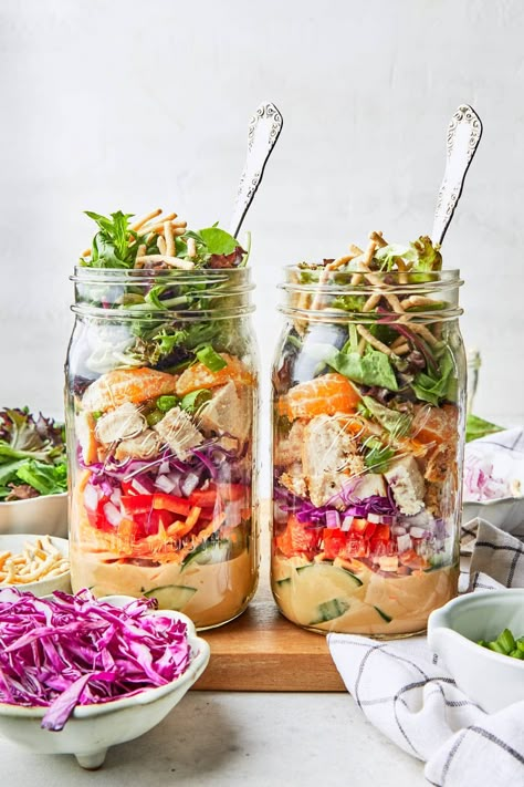 Jar Lunch Ideas, Jar Lunches, Vietnamese Sauce, Mason Jar Meal Prep, Mason Jar Lunch, Salad Jars, Chicken Salad Dressing, Salad Jar Recipe, Jar Meals