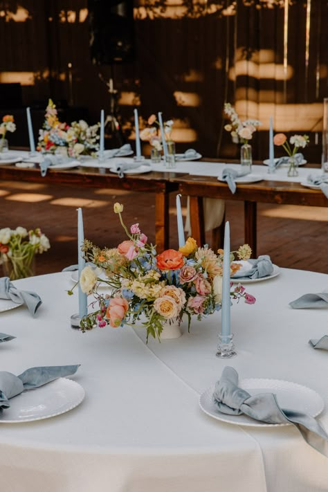 Jillian & David — Florals By Kendra - Arizona Based Luxury Wedding Florist Round Table Centerpieces Wedding, Round Table Centerpieces, Wildflower Centerpieces, Round Wedding Tables, Wildflower Wedding Theme, Flower Centerpiece, Wedding Floral Centerpieces, 2025 Wedding, Garden Party Wedding