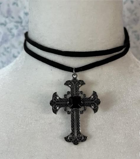 Goth Christmas Wishlist, Cute Grunge Accessories, Y2k Emo Jewelry, Emo Jewelry Necklaces, Goth Accessories Aesthetic, Goth Assessories, Gothic Jewelry Aesthetic, Emo Accessories 2000s, Trad Goth Accessories