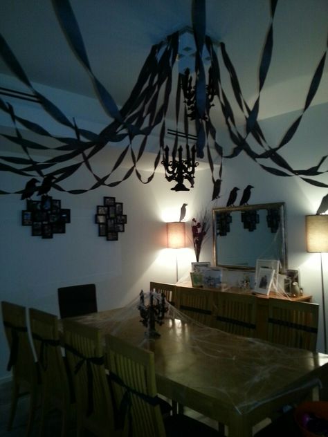 Cosplay Party Decorations, Black Streamers Halloween, Unique Streamer Ideas, Crepe Streamer Decorations, Streamer Decorations Ceiling, Halloween Streamer Backdrop, Crepe Paper Halloween Decorations, Streamers Decorations Ceiling, Crepe Streamer Ideas