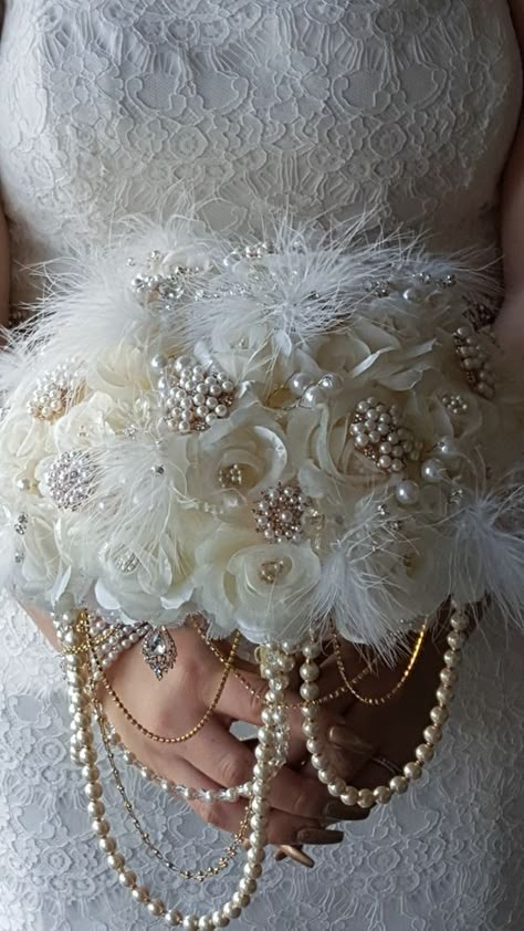 Great Gatsby Bridal Bouquet, 1920s Wedding Boquet, Art Deco Bouquet Wedding, Wedding Great Gatsby Theme, Great Gatsby Bouquet, Great Gatsby Wedding Ceremony, 1920 Wedding Flowers, Great Gatsby Wedding Bouquet, Vintage Wedding Bouquet Gatsby