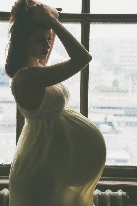 Pregnant Belly Huge, Twin Pregnancy Belly, Big Pregnant, Pregnancy Belly Photos, Belly Photos, Pregnant Model, Pregnancy Art, Beautiful Pregnancy, Pretty Pregnant