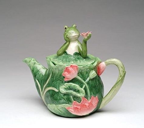 Frog Teapot, Whimsical Teapots, Novelty Teapots, Ceramic Frogs, Tea Party Decorations, Ceramic Teapot, Fine Ceramic, Teapots And Cups, Porcelain Teapot