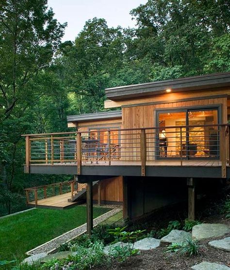 modern balcony Tiny Home With Balcony, Modern Juliette Balcony, Cabin With Rooftop Deck, Cabin With Balcony, Mid Century Deck, Tiny House With Balcony 2 Story, Wrap Around Porches, Wrap Around Balcony, Lighting Exterior