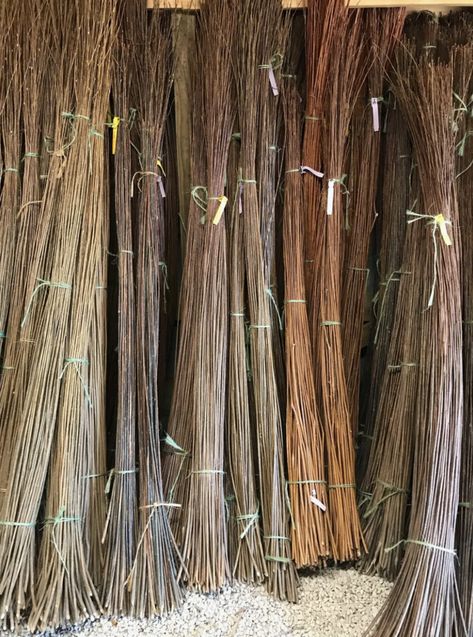 Large Dried Willow Branches For Sale | Craft With Willow — LIVING WILLOW FARM Willow Fence Panels, Willow Sticks, Willow Furniture, Willow Fence, Borders Garden, Living Willow, Curly Willow, Willow Branches, Large Baskets