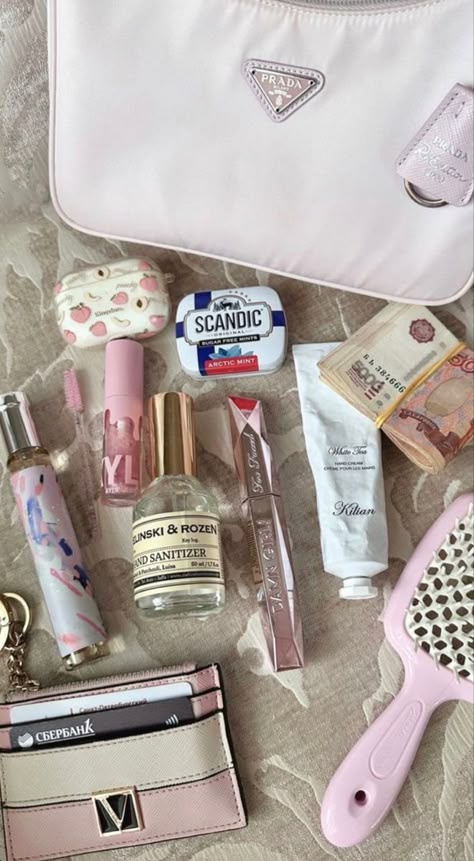 Makeup Tip, Inside My Bag, In My Purse, Purse Essentials, Handbag Essentials, What's In My Bag, Pink Pilates, My Purse, Pink Girly Things