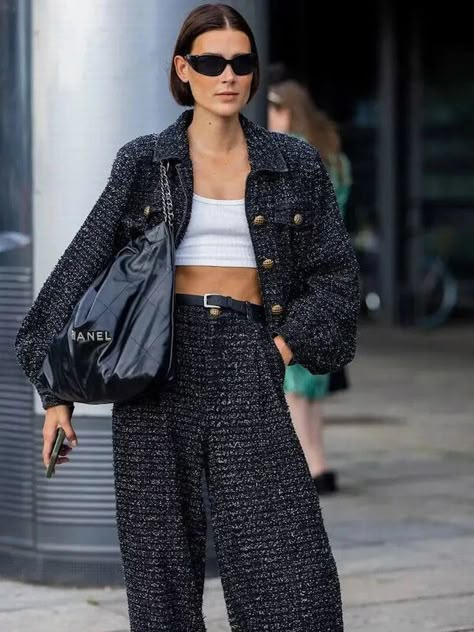 Chanel Look Style, Chanel Jacket Street Style, Tweed Street Style, Chanel Jacket Outfit, Tweed Suit Women, Tweed Jacket Style, Chanel Street Style, Tweed Jacket Outfit, Jacket Outfit Ideas