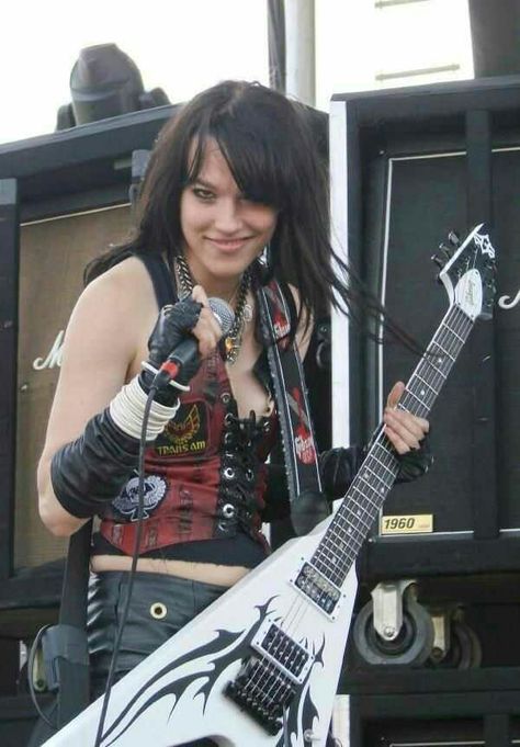 Lizzy hale Izzy Hale, Lizzy Hale, Holding A Guitar, Lzzy Hale, Metal Chicks, Heavy Metal Girl, Music Instagram, Rocker Chick, Women Of Rock