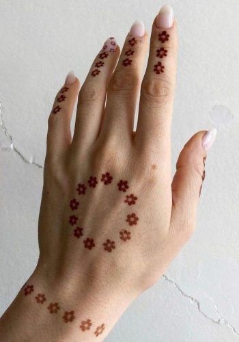 20 Henna Tattoo Designs Simple Yet Stunning for 2024 - Discover Easy Elegance Pen Designs On Hand, Small Henna Designs Fingers, Henna Simple Designs Easy, Simple Henna Designs Hand Back, Cute Henna Tattoos Easy, Cute Henna Designs Easy Hand, Mhendi Design Unique Latest Simple, Simple Mehndi Designs Back Hand Easy, Back Hand Mehndi Designs Simple Unique