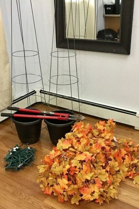 Fall Tomato Cage Crafts, Fall Topiary, Tomato Cage Crafts, Fall Topiaries, Diy Halloween Dekoration, Cheap Fall Decor, Halloween Decor Diy, Fall Leaf Garland, Fall Fireplace