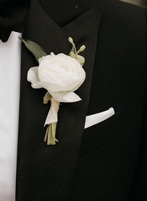 Neutral Boutonniere Groomsmen, Bouteniers Wedding Peony, Wedding Bouquets Groom, Peonies Boutineer Grooms, White Wedding Peonies, Peony Groom Boutonniere, White Boutineer Ideas, Classic Timeless Wedding Bouquet, Wedding White Rose Bouquet