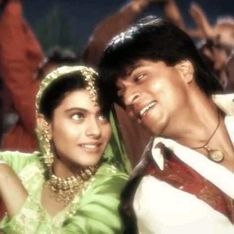 Indian Movie Couples, Teri Jhuki Nazar, Raj And Simran, Dilwale Dulhania Le Jayenge, Sheesh Mahal, Shahrukh Khan And Kajol, Srk And Kajol, Vintage Bollywood Aesthetic, Bollywood Love