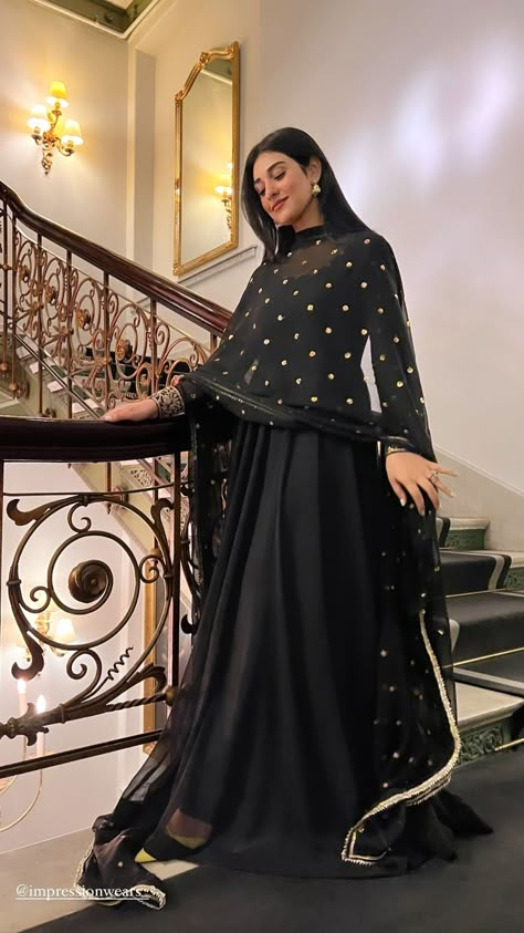 Hand Painted Organza, Embroidered Sharara, Desi Dress, Kurta Sharara Set, Long Frock Designs, Desi Wedding Dresses, Kurta Sharara, Pakistani Wedding Outfits, Pakistani Fancy Dresses