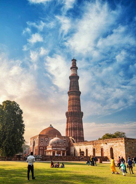 Qutub minar minaret a highest minaret in... | Premium Photo #Freepik #photo #qutub-minar #delhi #indian-architecture #india-people Qutub Minar Aesthetic, Indian Tourist Places, Anunnaki Gods, Qutab Minar, Indian Landscape, Indian Monuments, India Landscape, Qutub Minar, Indian City