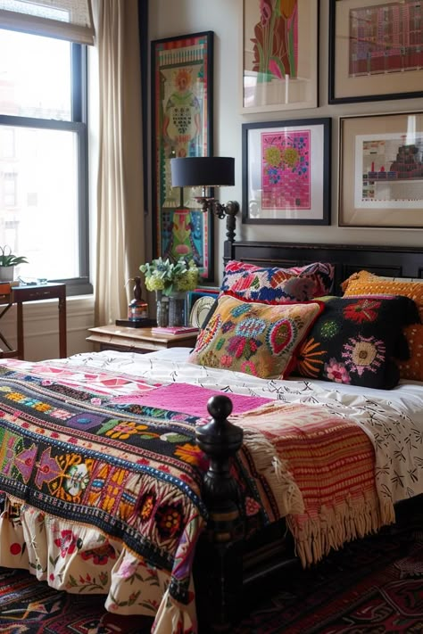 Cozy Eclectic Bedroom, Bedroom With Color, Eclectic Bedroom Ideas, Scandinavian Bedroom Ideas, Colorful Bedroom Ideas, Artsy Bedroom, Eclectic Bedroom Design, Living Room Decor Eclectic, Eclectic Decor Bedroom