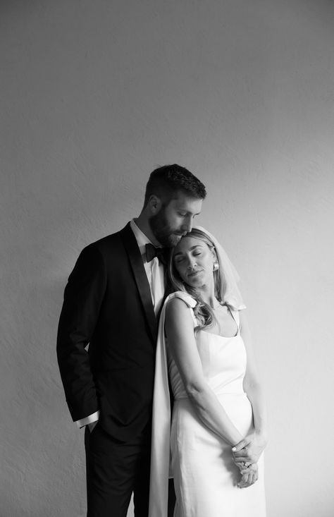 In Studio Wedding Portraits, Minimalist Wedding Photoshoot, Studio Wedding Pictures, Bride And Groom Studio Photoshoot, Studio Bridal Portraits Couple, Short Bride Tall Groom Pictures, Modern Wedding Poses, Engagement Photo Studio, Editorial Bride And Groom Portraits