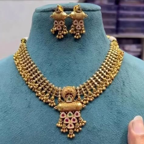 Real Gold Necklace Indian, Gold Maharashtrian Jewellery, Gold Nackless Design Antique, Golden Necklace Design, Latest Necklace Designs Gold, Gold Indian Necklace, Latest Gold Necklace Designs, Rajputi Jewellery, Unique Gold Jewelry