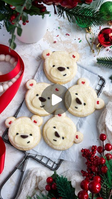 Chelsey White on Instagram: "✨Polar Bear Cookies✨

These adorable cookies are surprisingly easy to make! They’re frosted with buttercream & dunked in sanding sugar so you don’t have to worry about getting the frosting super smooth, and the face is made with sprinkles & chocolate chips ☺️ The recipe is linked in my bio or you can google chelsweets polar bear cookies #polarbear #cookies" Polar Bear Royal Icing Cookies, Polar Bear Christmas Cookies, Polar Bear Sugar Cookies, Christmas Cookies Decorated Ideas, Bear Sugar Cookies, Polar Bear Cookies, Holiday Cookies Decorated, Kids Treats, Sanding Sugar