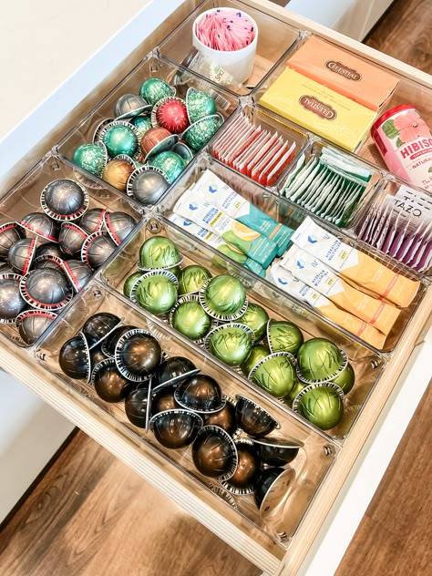 Coffee and tea organized in a drawer with clear organizers Organized Coffee Drawer, Drink Drawer Organization, Kitchen Tea Organization, To Go Cup Organization, Coffee Drawer Ideas, Coffee Cupboard Organization, Coffee Cup Cabinet Organization, Vitamin Drawer Organization, Measuring Cup Organization Drawer