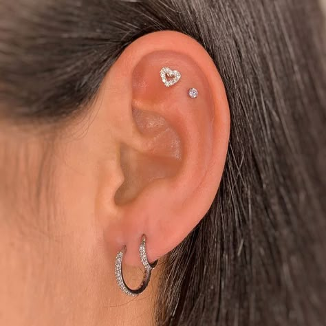 Ear Piercings On Small Ears, :3 Piercing, Ese Piercings, 4 Piercings In Ear, Cute Piercings Ears, Inside Ear Piercing, 4 Ear Piercings, Gold Ear Piercings, New Piercing Ideas