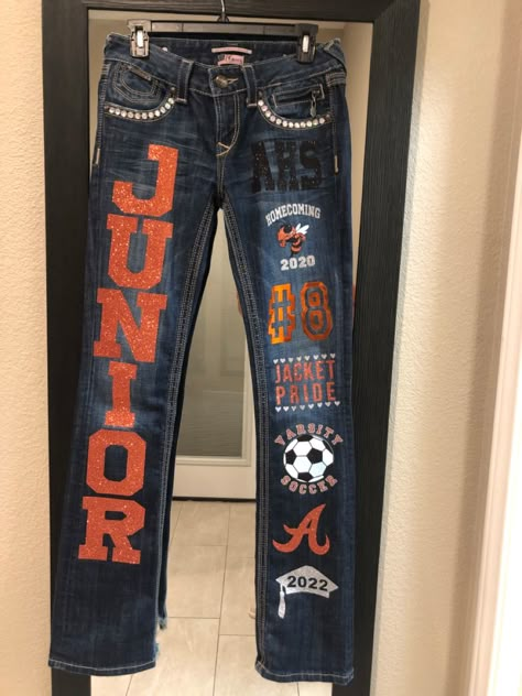 I custome make Junior/Senior overalls and pants for Homecoming. Hoco Spirit Pants Ideas, Cheer Pants Ideas, Junior Jeans Painted, Spirt Week Pants Ideas, Homecoming Jeans Junior, Junior Pants Ideas, Class Pants Ideas, Spirt Week Jeans, Senior Class Pants