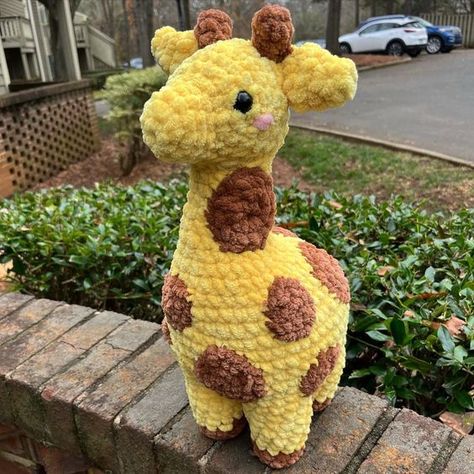 Crochet stuffed animals Small Crochet Projects Animals, Crochet Plushies Bear, Giraffe Pattern Crochet, Crochet Easy Plushies, How To Crochet A Giraffe, Amigurumi Teddy Bear Free Pattern, Easy Animal Crochet Patterns Free, Free Giraffe Crochet Pattern, Crochet Chunky Amigurumi