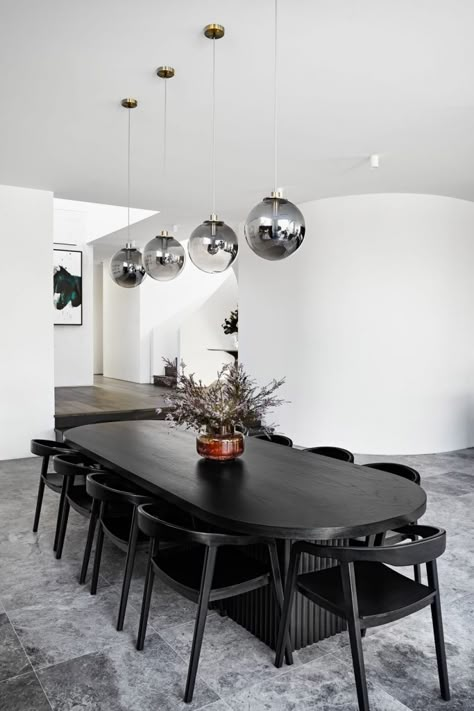 Black And White Dining Room, Monochrome Interior, Long Dining Table, Dinning Room Design, Black Dining, Black Dining Room, White Dining Room, Small Kitchens, Dining Table Black