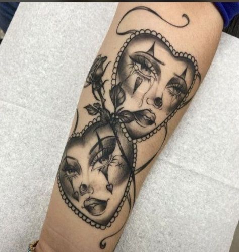 Chola Style Tattoo, Grunge Tattoo Designs, Two Faced Tattoo, Center Chest Tattoo Female, Joker Tattoo For Women, Chicana Tattoos For Women, Two Face Tattoo, Hispanic Tattoos, Payasa Tattoo