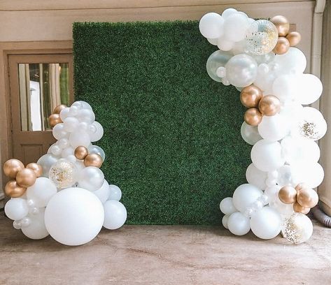 Green boxwood walls, balloon garland Wedding Backdrop Design With Balloons, Hedge Wall Backdrop With Balloons, Balloons Around Backdrop, Greenery Wall Balloon Garland, Diy Backdrop With Balloons, Greenery Wall Backdrop With Balloons, Wedding Backdrop Design Balloon, Balloon Picture Backdrop, Green Wall Backdrop With Balloons