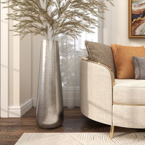 Tall Floor Vase Ideas Living Rooms, Floor Vase With Pampas, Tall Floor Vases Decor Living Room, Tall Vases Decor Living Room, Vase Decorating Ideas Living Room, Large Floor Vase Decor, Tall Glass Vase Ideas, Large Vases Decor Ideas, Tall Vase Decorating Ideas