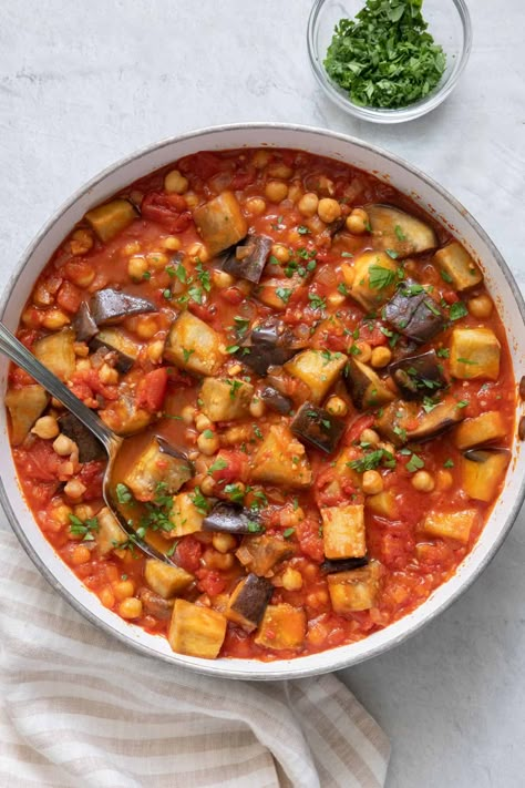 Chickpea Ratatouille, Middle Eastern Eggplant, Healthy Ramadan Recipes, Eggplant Stew, Vegetarian Stew, Feel Good Foodie, Savory Rice, Tomato Gravy, Chickpea Stew