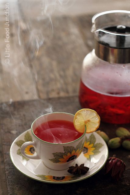 Hibiscus tea...make hot or cold tea recipe http://www.pinterest.com/emmagangbar/boards/ Cold Tea Recipes, Hibiscus Tea Benefits, Glace Fruit, Hot Tea Recipes, Kitchen Witchery, Cuppa Tea, Autumn Recipes, Hibiscus Tea, Tea Benefits